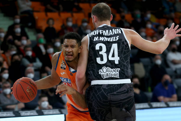 普斯球馆的 普斯球馆的